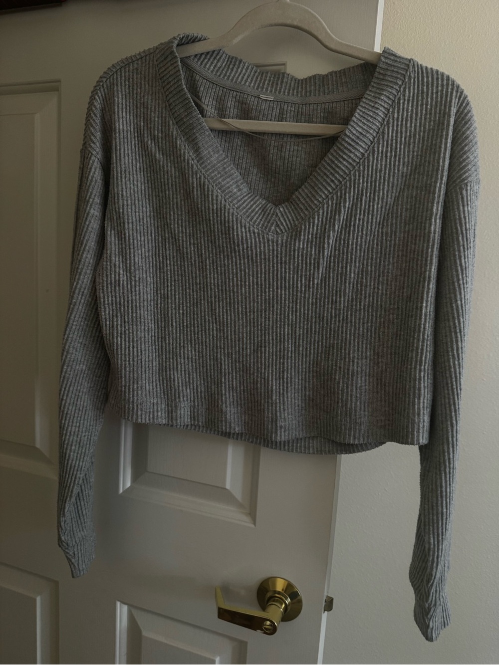 ALO Yoga Gray Ribbed V-Neck Cropped Top